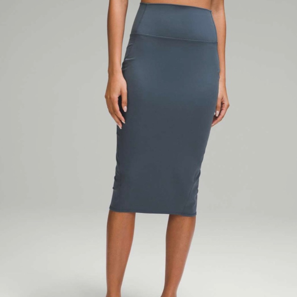 lululemon athletica Nulu Slim-Fit HR Skirt Iron Blue-Size 6
NWT